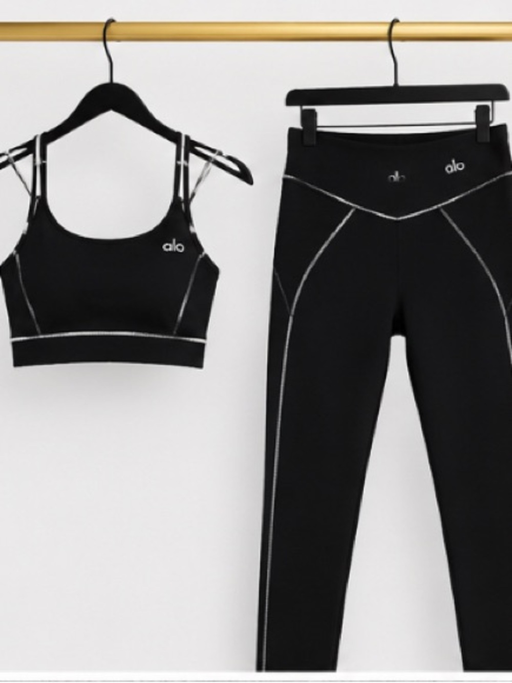 Alo Black Seam-Trim Sports Bra & High-Rise
Leggings Set - Picture 1 of 2